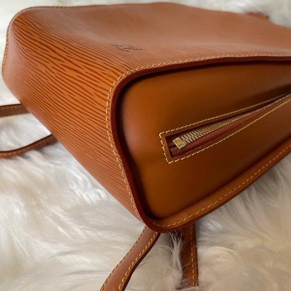 Louis Vuitton Mabillon Backpack - Picture 2 of 10